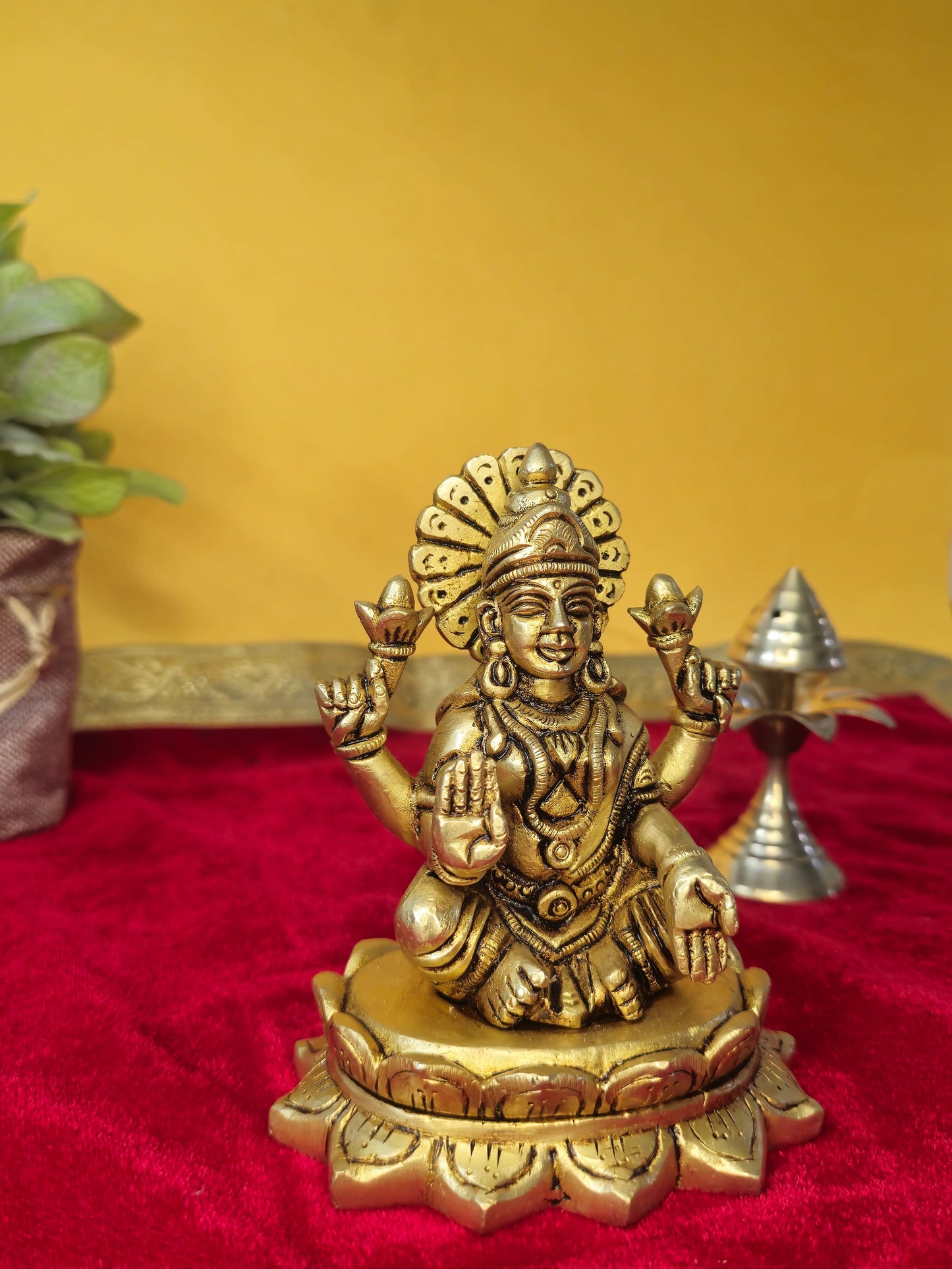 Divine Brass Goddess Lakshmi Idol Seated on Lotus – Symbol of Wealth & Prosperity